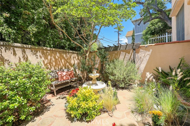 Detail Gallery Image 5 of 25 For 3302 Griffith Park Bld, Los Feliz,  CA 90027 - 4 Beds | 4 Baths