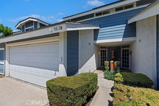 Detail Gallery Image 4 of 31 For 983 Elsa Ct #B,  Corona,  CA 92881 - 2 Beds | 2/1 Baths