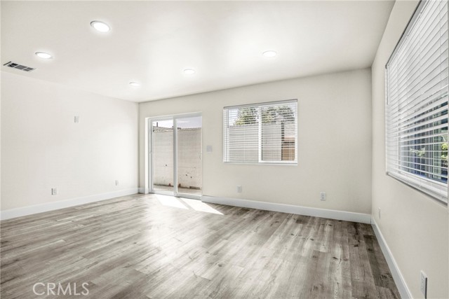 Detail Gallery Image 4 of 14 For 11606 Paso Robles Ave, Granada Hills,  CA 91344 - 3 Beds | 2 Baths