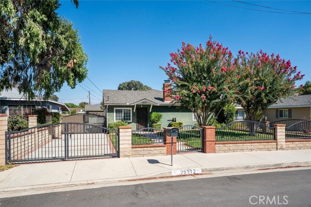 25112 De Wolfe Road, Newhall CA: https://media.crmls.org/medias/5dded69f-05fe-4a02-b8b2-e2e3cda4e97a.jpg
