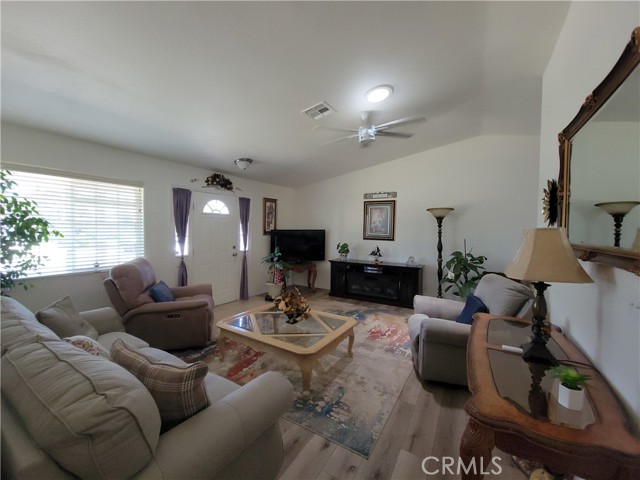 Detail Gallery Image 5 of 34 For 26866 Oakmont Dr, Menifee,  CA 92586 - 3 Beds | 2 Baths