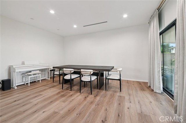 Detail Gallery Image 13 of 31 For 15937 Londelius St, North Hills,  CA 91343 - 3 Beds | 3 Baths