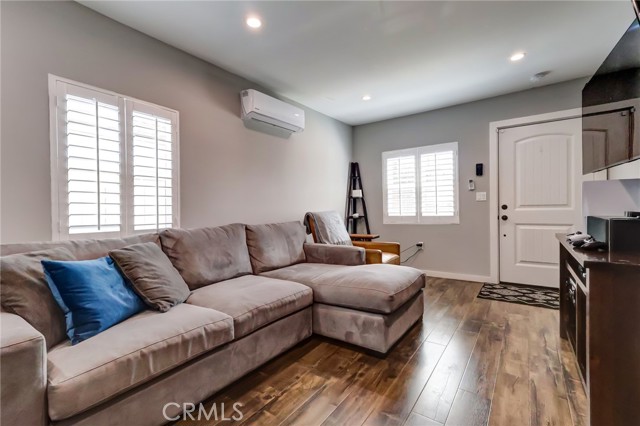 2108 Lemon Avenue, Long Beach CA: https://media.crmls.org/medias/5ddfc69c-2848-4613-90cd-e4109dd8230b.jpg
