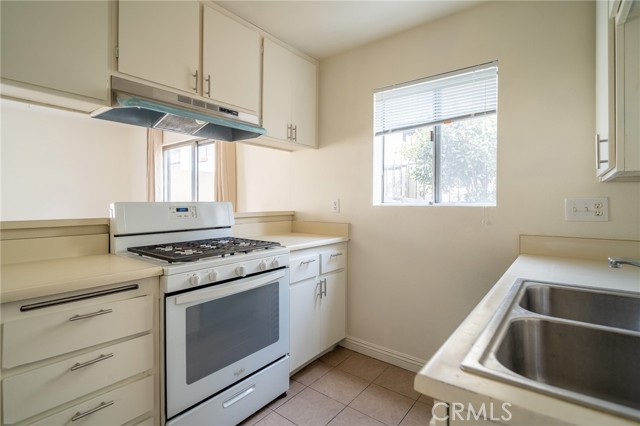 Detail Gallery Image 4 of 11 For 615 Utica, Huntington Beach,  CA 92648 - 1 Beds | 1 Baths