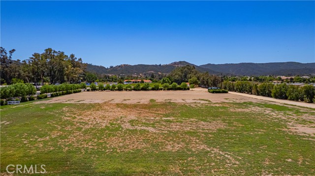 Detail Gallery Image 10 of 75 For 26465 Douglas Ave, Murrieta,  CA 92562 - 6 Beds | 8/5 Baths