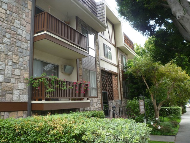 Detail Gallery Image 1 of 28 For 1840 Camden Ave #202,  Los Angeles,  CA 90025 - 1 Beds | 1 Baths