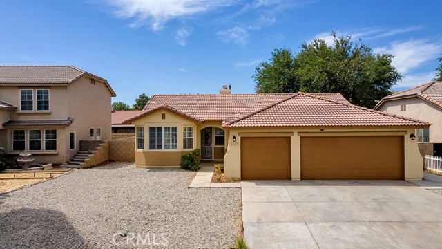 1250 W Avenue H7, Lancaster CA: https://media.crmls.org/medias/5de22734-70f7-43af-b6f6-820c17b7a460.jpg