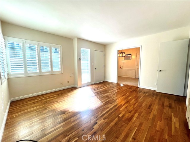 Detail Gallery Image 3 of 14 For 3501 W Alameda Ave, Burbank,  CA 91505 - 1 Beds | 1 Baths