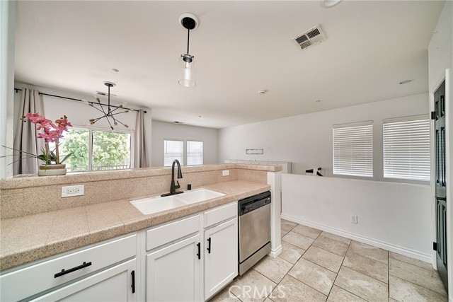 7353 Ellena W, Rancho Cucamonga CA: https://media.crmls.org/medias/5de2639b-8999-4ef3-a6b2-c88fd480c5df.jpg