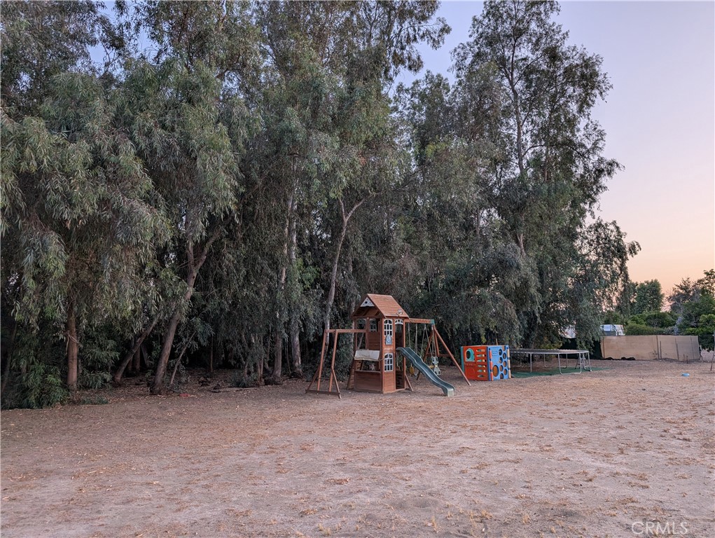 https://media.crmls.org/medias/5de26c7f-35fc-4ef3-8a1e-8e7333819167.jpg?preset=X-Large