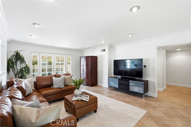 1110 E Meats Ave, Orange CA: https://media.crmls.org/medias/5de28028-c6aa-47fb-89c0-0b095bc9d1fe.jpg