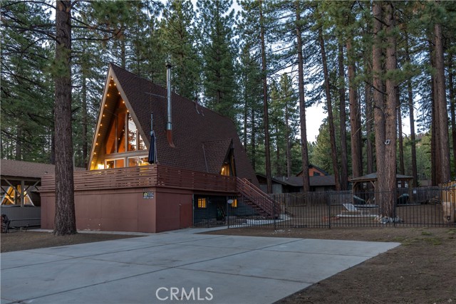 Detail Gallery Image 1 of 24 For 41959 Brownie Ln, Big Bear Lake,  CA 92315 - 5 Beds | 3/1 Baths