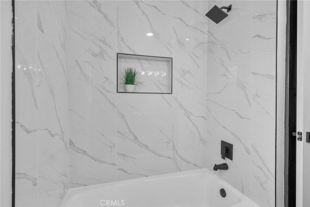 https://media.crmls.org/medias/5de37839-ee0c-472c-960a-4ad5c8533b0f.jpg?preset=X-Large