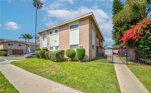 1381 Burwood Street, La Habra CA: https://media.crmls.org/medias/5de3c1e0-b6bf-462e-aa8b-12624e4dd587.jpg
