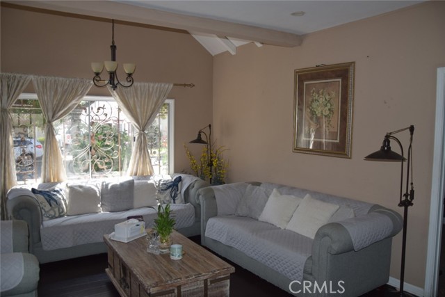 1935 Maine Avenue, Long Beach CA: https://media.crmls.org/medias/5de417a9-0f00-4e8c-9185-df0f4b3e5190.jpg