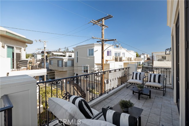 2211 Vista Drive, Manhattan Beach, California 90266, 3 Bedrooms Bedrooms, ,3 BathroomsBathrooms,Residential,Sold,Vista,SB21197291