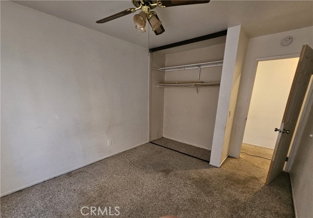 10966 Willow Lane, Adelanto CA: https://media.crmls.org/medias/5de427a8-b57b-4c5a-9e9a-25f07bf955cf.jpg