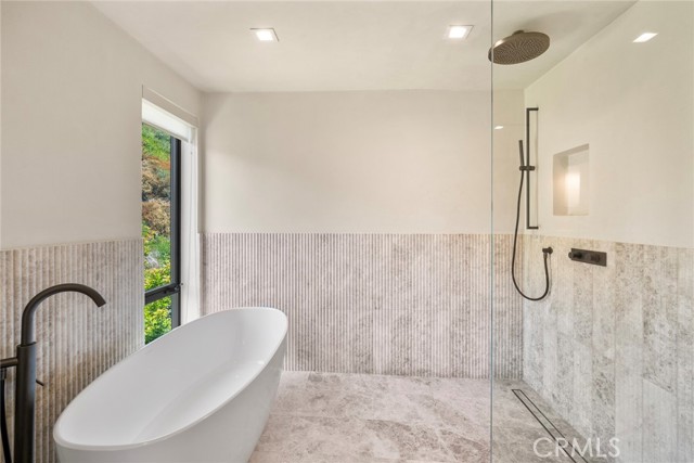 702 Diamond, Laguna Beach CA: https://media.crmls.org/medias/5de4fad2-7933-4213-b583-5eec883c047e.jpg