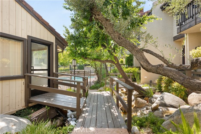 21730 Marylee Street, Woodland Hills CA: https://media.crmls.org/medias/5de51f7d-4fba-4613-a2b9-31a69f34557c.jpg