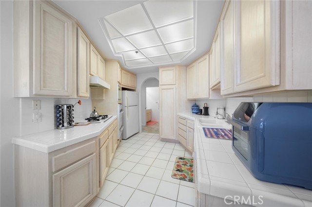 Detail Gallery Image 13 of 23 For 453 S Barrington, Los Angeles,  CA 90049 - 2 Beds | 3 Baths