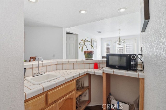 Detail Gallery Image 12 of 39 For 14260 Meadow Grove, Victorville,  CA 92395 - 3 Beds | 2/1 Baths