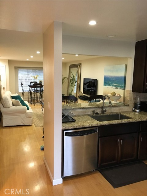 160 Hermosa Avenue, Hermosa Beach, California 90254, 2 Bedrooms Bedrooms, ,2 BathroomsBathrooms,Residential,Sold,Hermosa,SB17033656