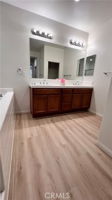 27162 Discovery Bay Drive, Menifee CA: https://media.crmls.org/medias/5de6286c-191b-4168-8d2c-2f098109875d.jpg