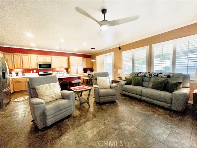 Detail Gallery Image 6 of 30 For 35579 Country Creek Dr, Yucaipa,  CA 92399 - 4 Beds | 2 Baths