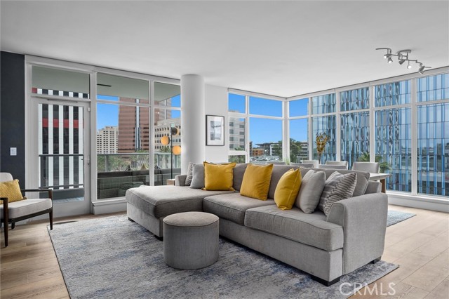400 W Ocean Boulevard, Long Beach CA: https://media.crmls.org/medias/5de6cae4-3a01-413a-9557-5b7d70777549.jpg