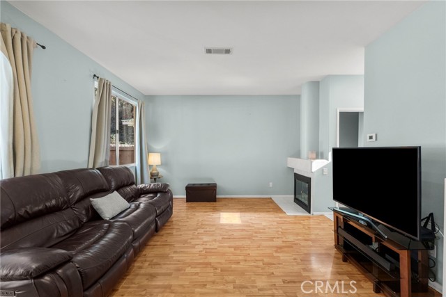 Detail Gallery Image 13 of 37 For 27915 Skycrest Cir, Valencia,  CA 91354 - 2 Beds | 2/1 Baths