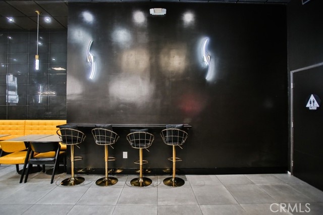 5537 W Sunset Boulevard, Los Angeles CA: https://media.crmls.org/medias/5de76d12-e6bd-41a8-a2d0-3fd47f3eb950.jpg