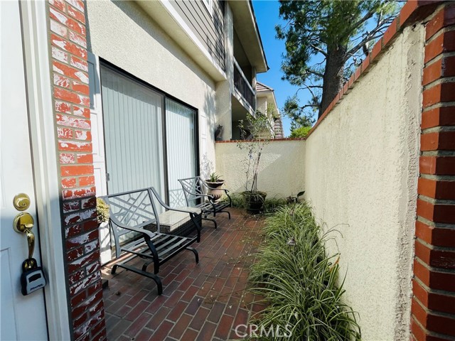 10201 Mason Avenue, Chatsworth CA: https://media.crmls.org/medias/5de7aa4d-c947-42db-93f2-407ce7e4d0a8.jpg