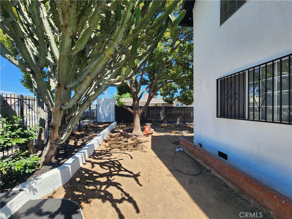 https://media.crmls.org/medias/5de7ebae-89de-4287-9677-4a191d382b96.jpg?preset=X-Large