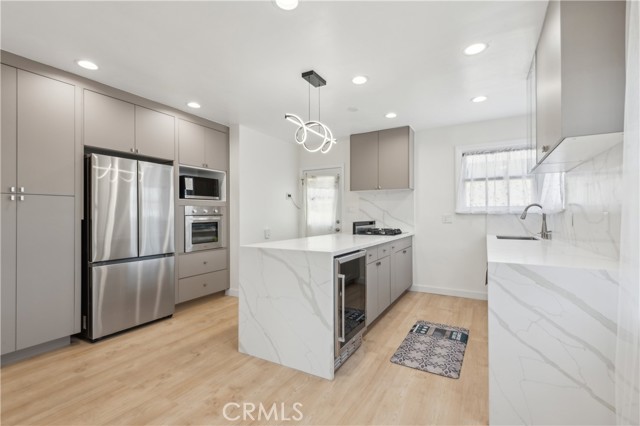 703 Avenue D, Redondo Beach, California 90277, 3 Bedrooms Bedrooms, ,1 BathroomBathrooms,Residential,For Sale,Avenue D,TR26093549