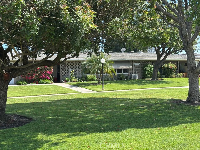 Detail Gallery Image 2 of 5 For 13421 Danbury, Seal Beach,  CA 90740 - 2 Beds | 1 Baths