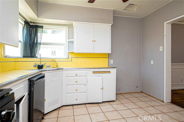 987 W 23rd Street, San Bernardino CA: https://media.crmls.org/medias/5de95b23-b018-40e4-971e-e116a0452b93.jpg