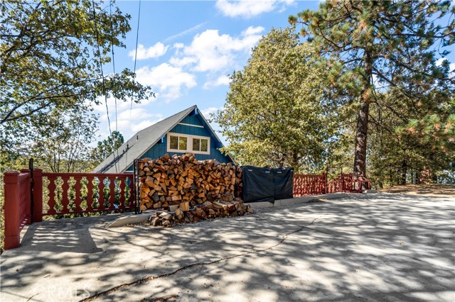 1372 Sequoia, Lake Arrowhead, CA 92352