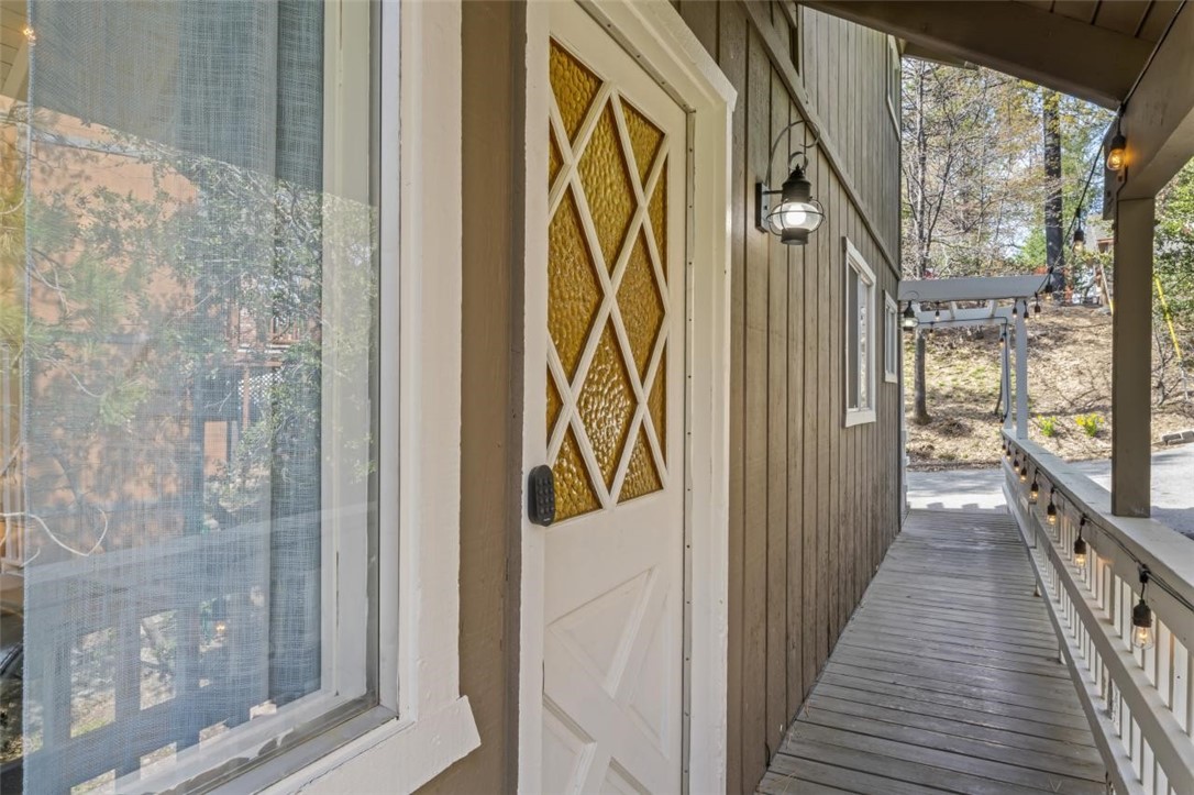 Detail Gallery Image 8 of 31 For 1104 Yukon Dr, Lake Arrowhead,  CA 92352 - 4 Beds | 3 Baths