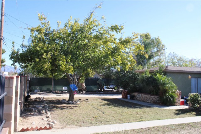 Detail Gallery Image 2 of 10 For 2225 W Lincoln, San Bernardino,  CA 92411 - 4 Beds | 2 Baths