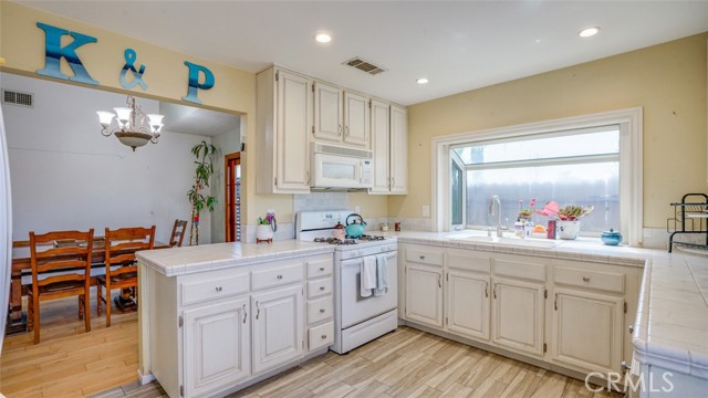 Detail Gallery Image 16 of 37 For 13970 Olive Grove Ln, Sylmar,  CA 91342 - 3 Beds | 2 Baths