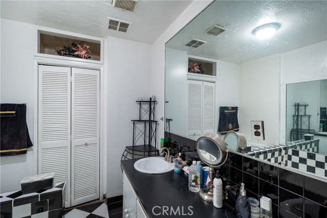 6340 Wilbur Avenue photo 7