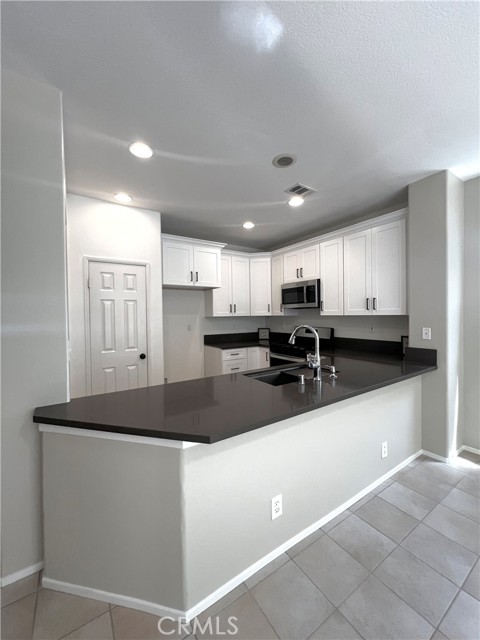 Detail Gallery Image 7 of 28 For 15 Rue Du Chateau, Aliso Viejo,  CA 92656 - 3 Beds | 2/1 Baths