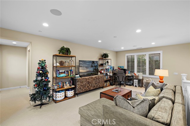 137 Sunset, Irvine CA: https://media.crmls.org/medias/5decc703-afc8-4c60-b034-3118d411d4fe.jpg