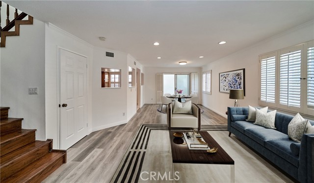 Detail Gallery Image 4 of 42 For 2231 Montrose Ave #8,  Montrose,  CA 91020 - 3 Beds | 3 Baths
