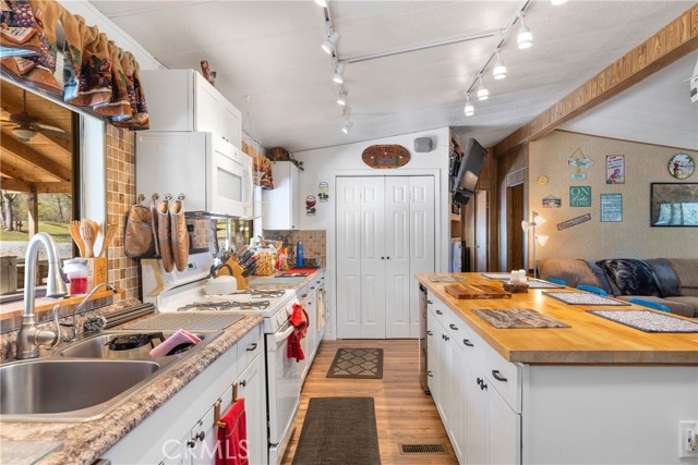 Detail Gallery Image 5 of 22 For 5870 Las Tablas Bay, Paso Robles,  CA 93446 - 3 Beds | 2 Baths