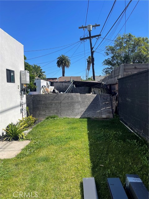 Detail Gallery Image 7 of 9 For 2230 73 St, Los Angeles,  CA 90047 - 2 Beds | 1 Baths