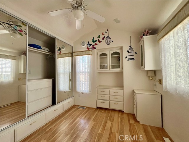 1295 S Cawston Avenue, Hemet CA: https://media.crmls.org/medias/5deeea2c-6718-4a45-9abd-1d33c1248858.jpg