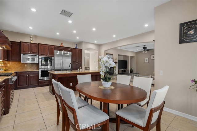 8416 Sunset Rose Drive, Corona CA: https://media.crmls.org/medias/5deef89e-a6dc-4acd-b091-def219bcfcf8.jpg