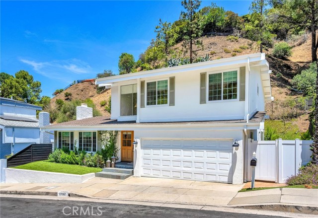17152 Escalon Drive, Encino CA: https://media.crmls.org/medias/5df06ecc-0302-4ed1-a5ee-6577bec71c7d.jpg