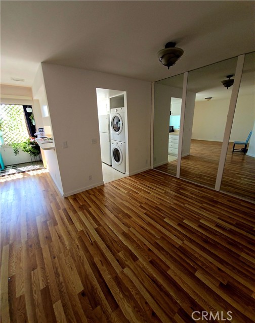 Detail Gallery Image 2 of 9 For 14610 Erwin St #304,  Van Nuys,  CA 91411 - 2 Beds | 2 Baths